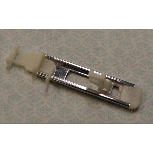 BROTHER Vintage One Step Buttonhole Foot - Screw on (Pre-owned)